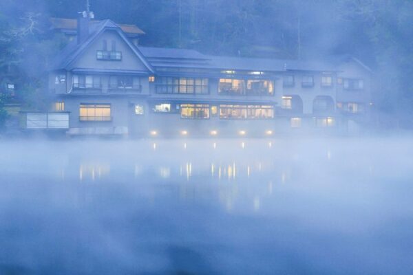湯布院 金鱗湖の朝霧