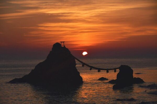 夫婦岩と夕日